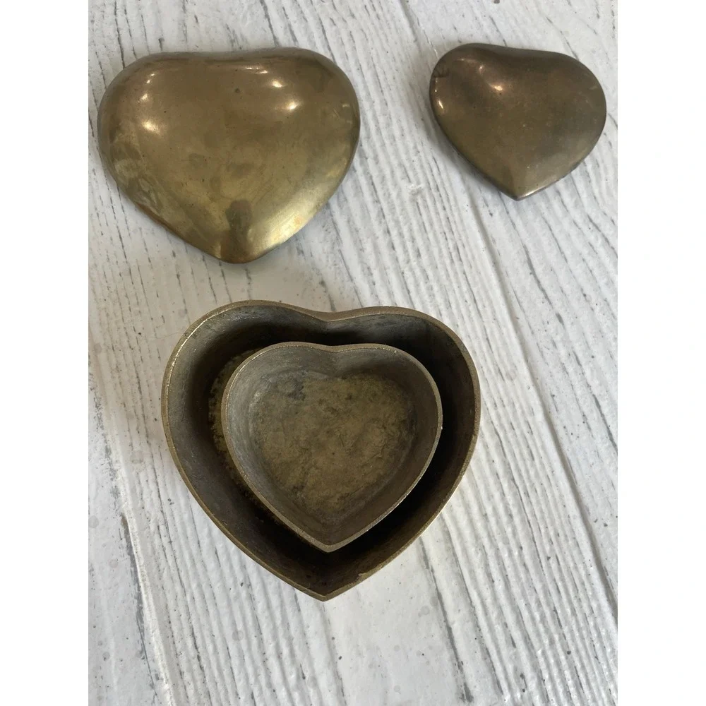 Vtg Pair Nesting Brass Heart Lidded Trinket Boxes Antique Gold‎ Tone